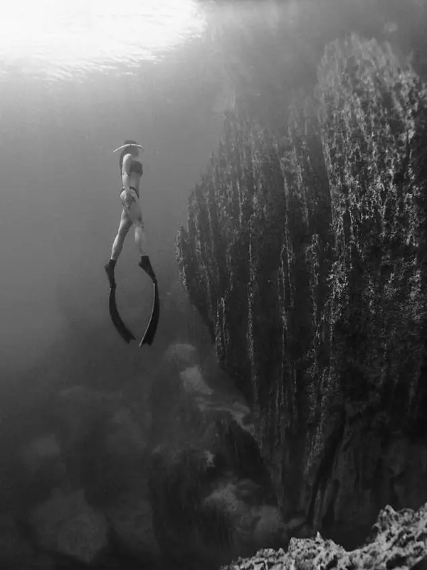 潛水拍照新姿勢，放下你的剪刀手，我們來這樣拍