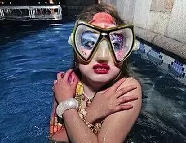 潛水拍照新姿勢，放下你的剪刀手，我們來這樣拍