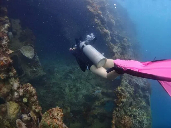 潛水拍照新姿勢，放下你的剪刀手，我們來這樣拍