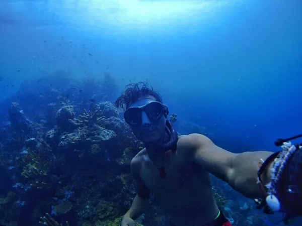 潛水拍照新姿勢，放下你的剪刀手，我們來這樣拍